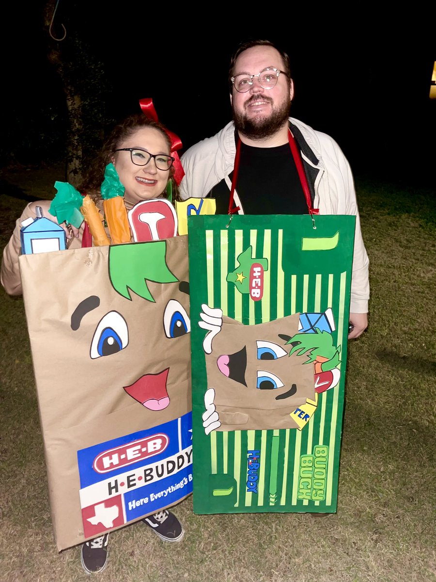 imeanOKiguess's tweet photo. No store does more—since 1905! 🫡Happy Halloween, friends!! 🎃👻🫶 @HEB #HEB #HEBuddy #BuddyBuck https://t.co/IVajZiijiH