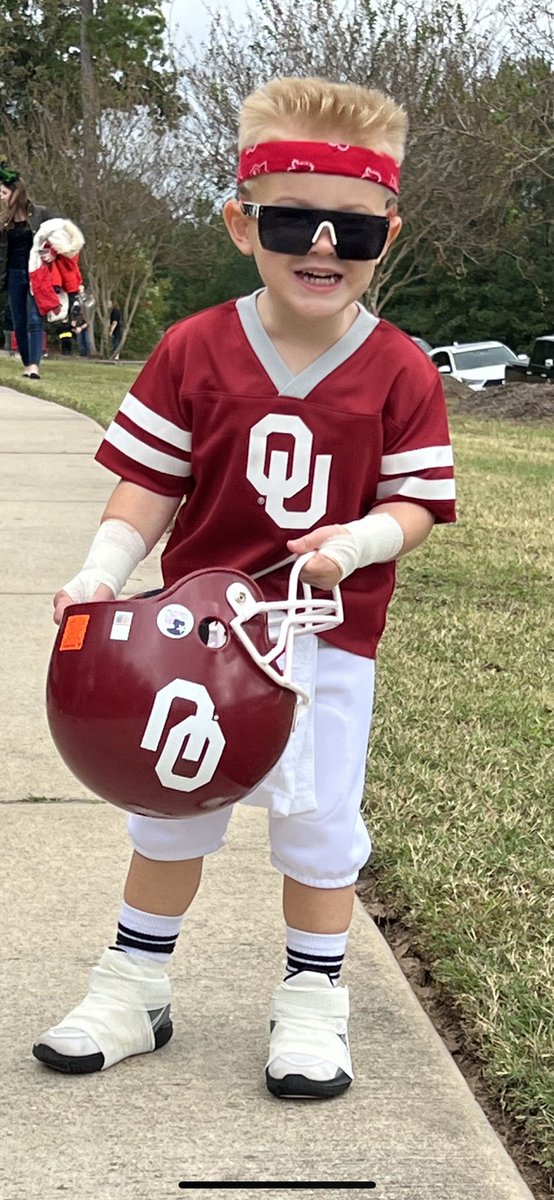 RBrezovsky7's tweet photo. @espn @GotBoz44 @OU_Football    The Bozzzzz https://t.co/FcKx3Vtj8n