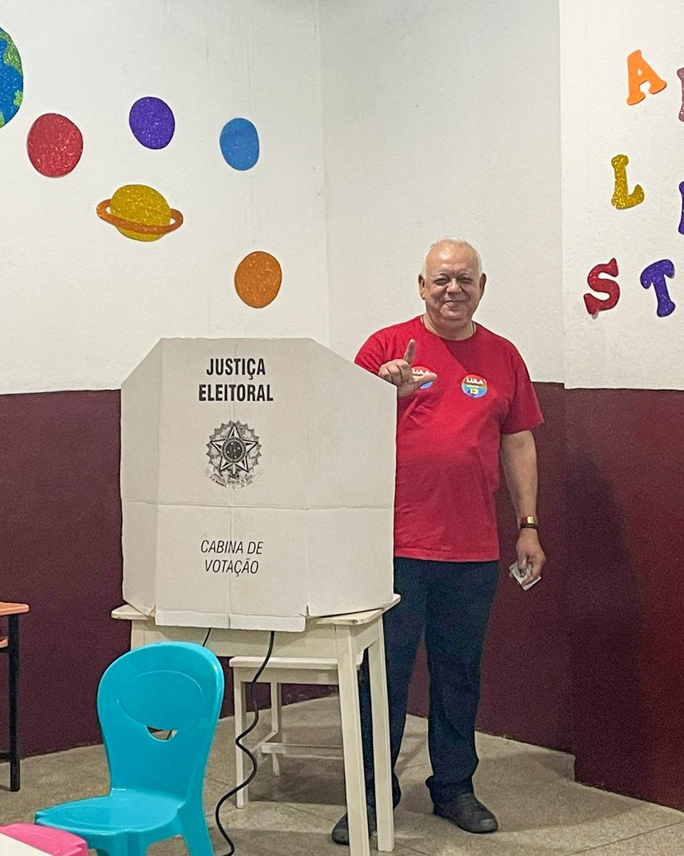 Profpedrofalcao's tweet photo. 🗳 J�� exerci minha cidadania com esperança no futuro do Brasil. É Lula 13! 

#LulaPresidente #Lula13 #Vote #Pernambuco #Brasil #PedroFalcão https://t.co/w7AGhYamuR