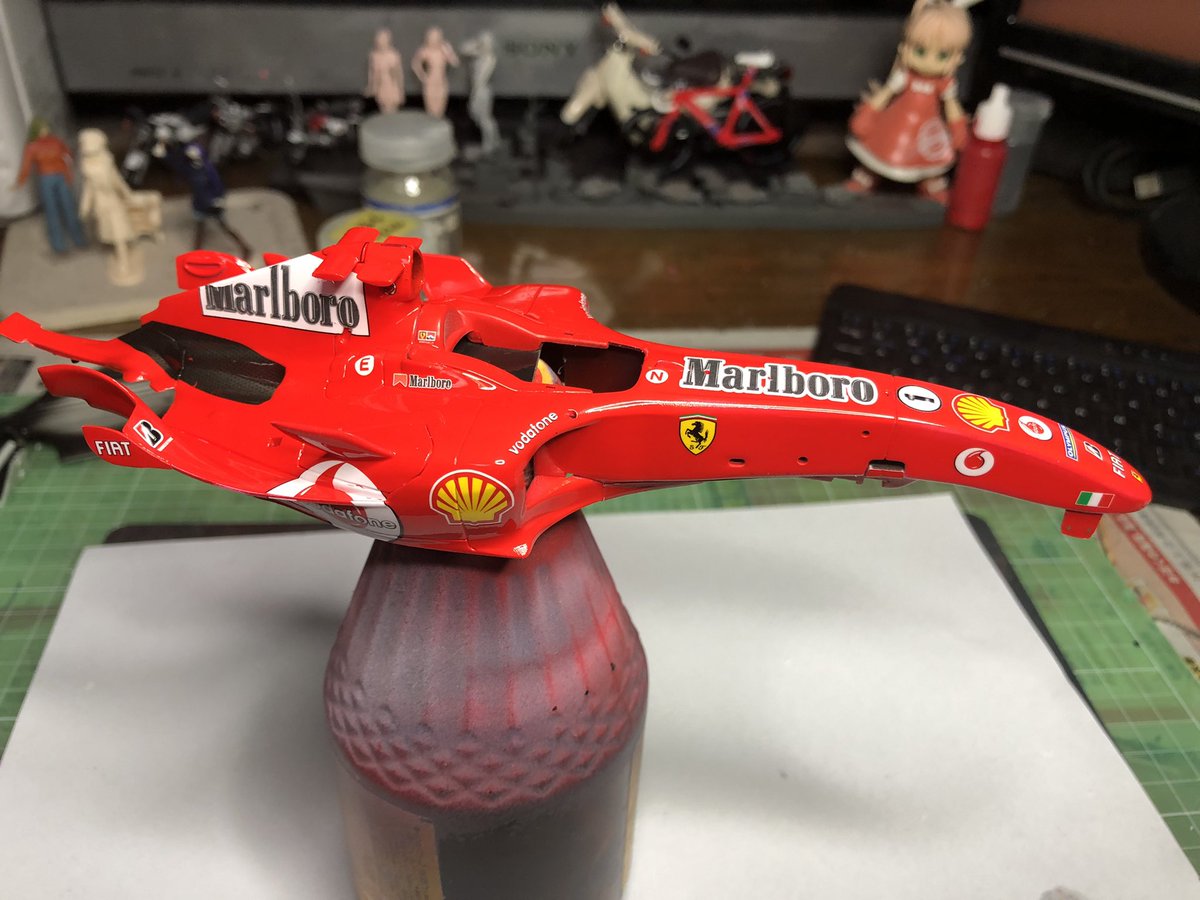 hirolo6708's tweet photo. クリアー乾燥中。
しばらく放置。
#Over2000sF1コンペ
#F2005
#Revell https://t.co/Ygcn2abrjx