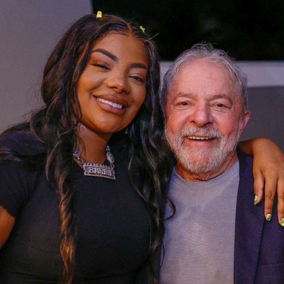 tracklist's tweet image. “Hoje não é dia de fazer uma escolha pensando na SUA realidade. Hoje é dia de fazer uma escolha pensando em menos ódio e na realidade do Brasil que está com fome, sem trabalho e sem acesso ao básico”

- Ludmilla reiterando o seu apoio a Lula. #Eleicoes2022