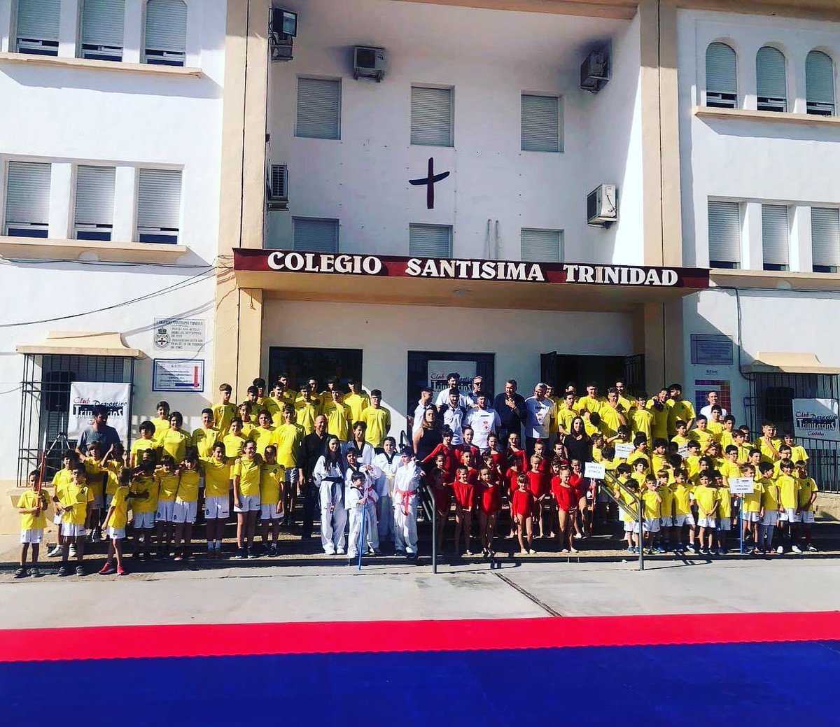 “Pistoletazo de salidapara la nueva temporada 22-23 del <a href="/cdtrinitarios/">CD Trinitarios</a> 
Ayer asistimos a la presentación de los equipos de futsal,balonmano, taekwoondo,voley y gimnasia rítmica.
Educando con el deporte y abiertos al barrio‼️⚽️🤾🏽‍♂️🥋🤸🏽‍♂️ Gracias a <a href="/M_Torrejimeno/">Manuel Torrejimeno</a> por acompañarnos.