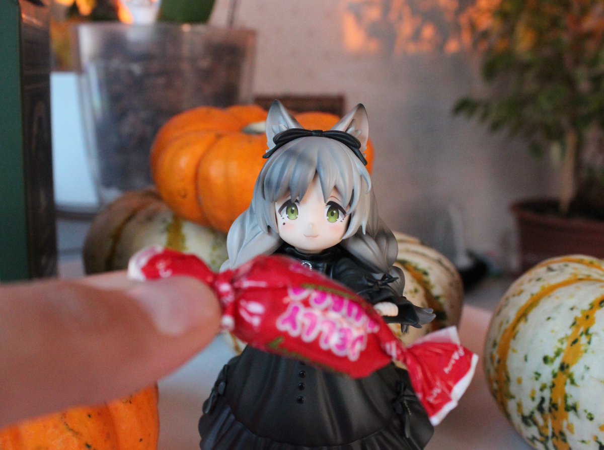 tetsunatsuko's tweet photo. Happy Halloween 🎃 🦇 👻 😊
#TabbyCat
#CompletedModel
#RIBOSE #DecoratedLifeCollection #cat #catgirl #myanimeshelf #hobby #myfan #HappyHalloween #halloween #happyhalloween🎃 https://t.co/iey1qb8KkB