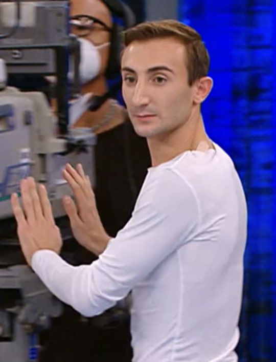 ilomiloac's tweet photo. RAMON CHE CHIEDE DI FAR SPOSTARE IL CAMERAMEN IO MORTA #Amici22 https://t.co/0xp5616fZh