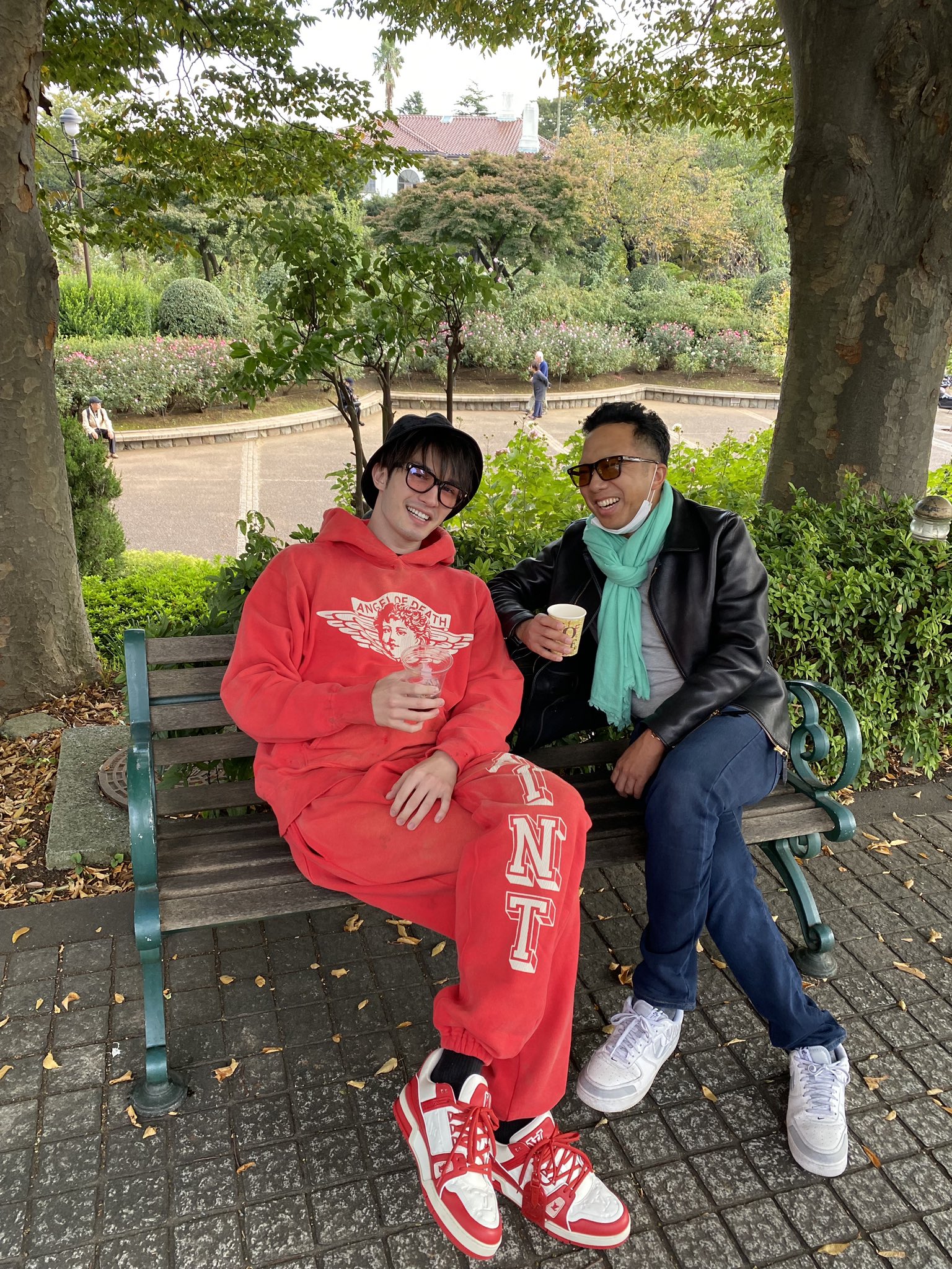 金曜ナイトドラマ 最初はパー 公式 最初はパー コンビの 激レアなオフショットをget オフの日にネタ合わせ中 豪太役 ジェシー さんと澤村役 市川猿之助 さん プライベートも仲良し 息ぴったりなやり取りは見逃し配信をチェック