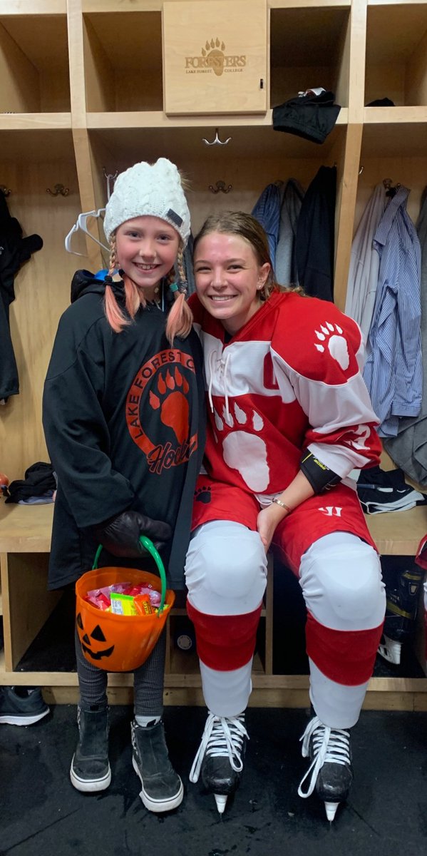 Had our very own 🐾🐻 trick-or-treater to help us celebrate the series vs SMU. The 🌲 truly has the best fans and we hope you all have a safe Halloween 🎃! #forestersforever #foresterfamily #trickortreat #futureforesters #ncaahockey #rolemodel #halloween