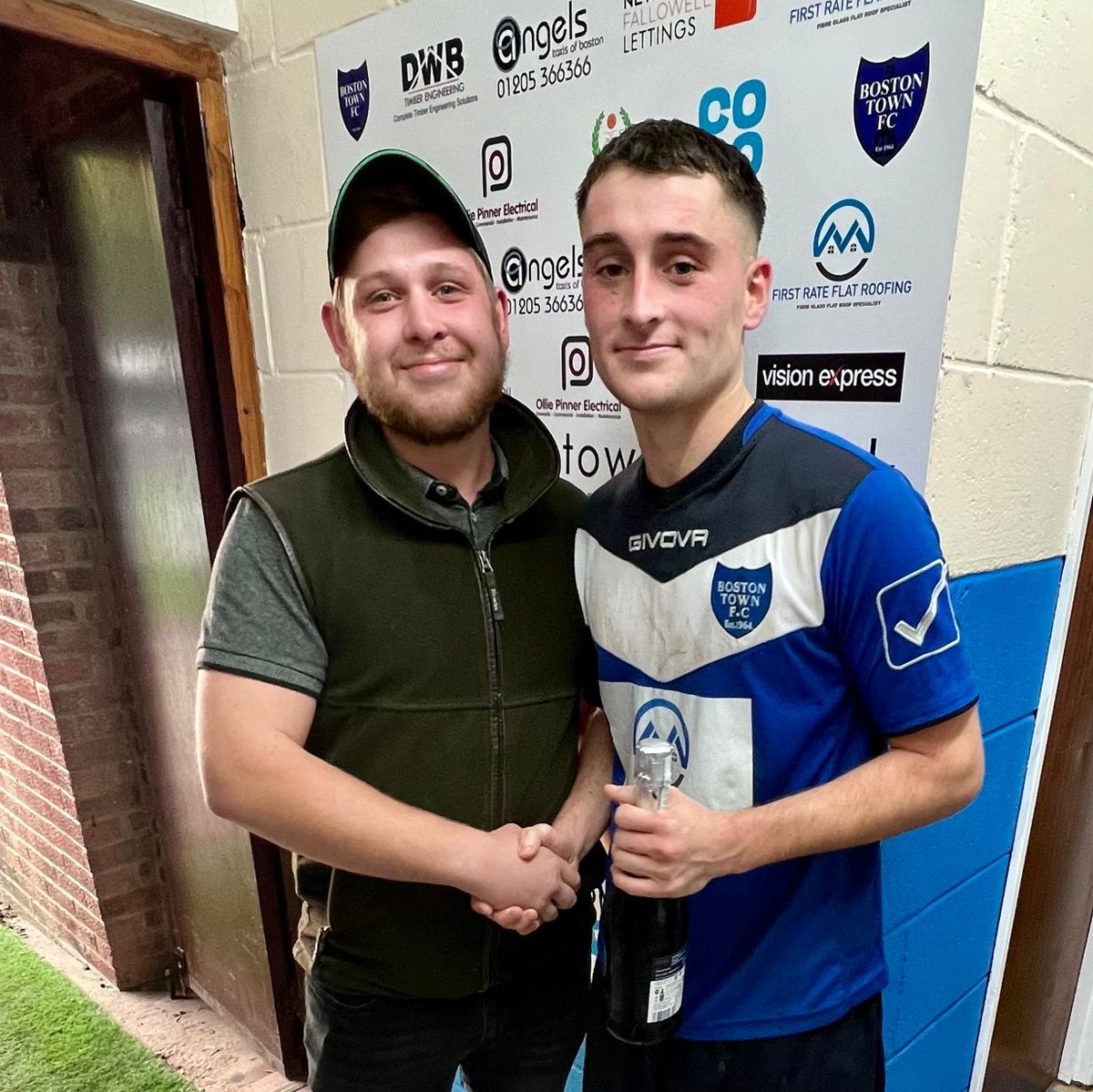 Congratulations to <a href="/Tatey1999/">Jordan Tate</a> on being named Player of the Month for October!
Read <a href="/TomCarter04/">Tom Carter</a>'s match report from yesterday's 2-1 league cup win 
bit.ly/3SThfkW
<a href="/lincsfc/">LincsFC</a> <a href="/endeavoursport/">Endeavour FM Sport</a> <a href="/league_radio/">Lincolnshire Non-League Radio</a> <a href="/utdcos/">UCL</a>