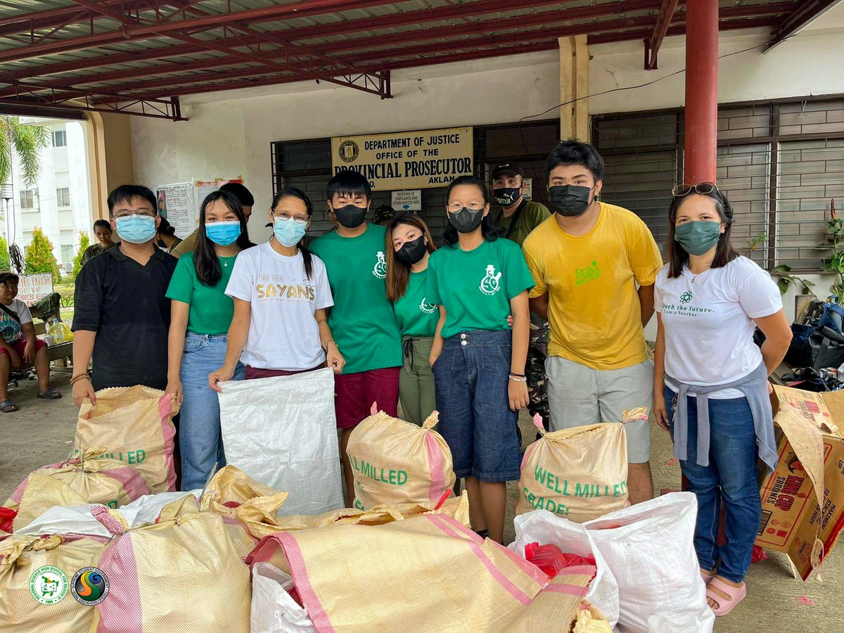 RSHSVIBulletin's tweet photo. Today, Oct. 30, 2022, the RSHS VI SSG volunteered and assisted in the repacking of relief goods of the Provincial Government of Aklan intended for Typhoon #PaengPH victims. 

#TatakSayans #HubForAchievers
#RSHSVISSGinAction

https://t.co/6zISaWwK3K https://t.co/O8AUmQ9Adc