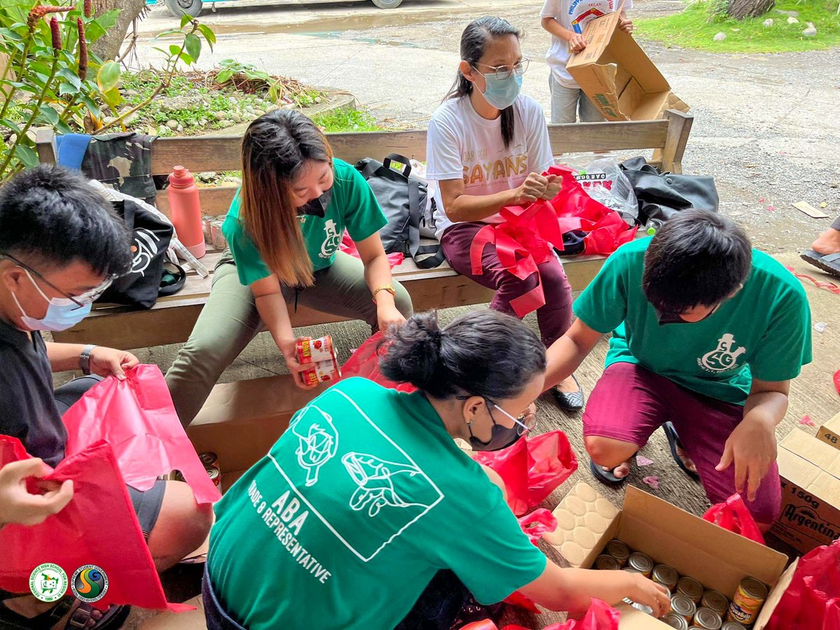 RSHSVIBulletin's tweet photo. Today, Oct. 30, 2022, the RSHS VI SSG volunteered and assisted in the repacking of relief goods of the Provincial Government of Aklan intended for Typhoon #PaengPH victims. 

#TatakSayans #HubForAchievers
#RSHSVISSGinAction

https://t.co/6zISaWwK3K https://t.co/O8AUmQ9Adc