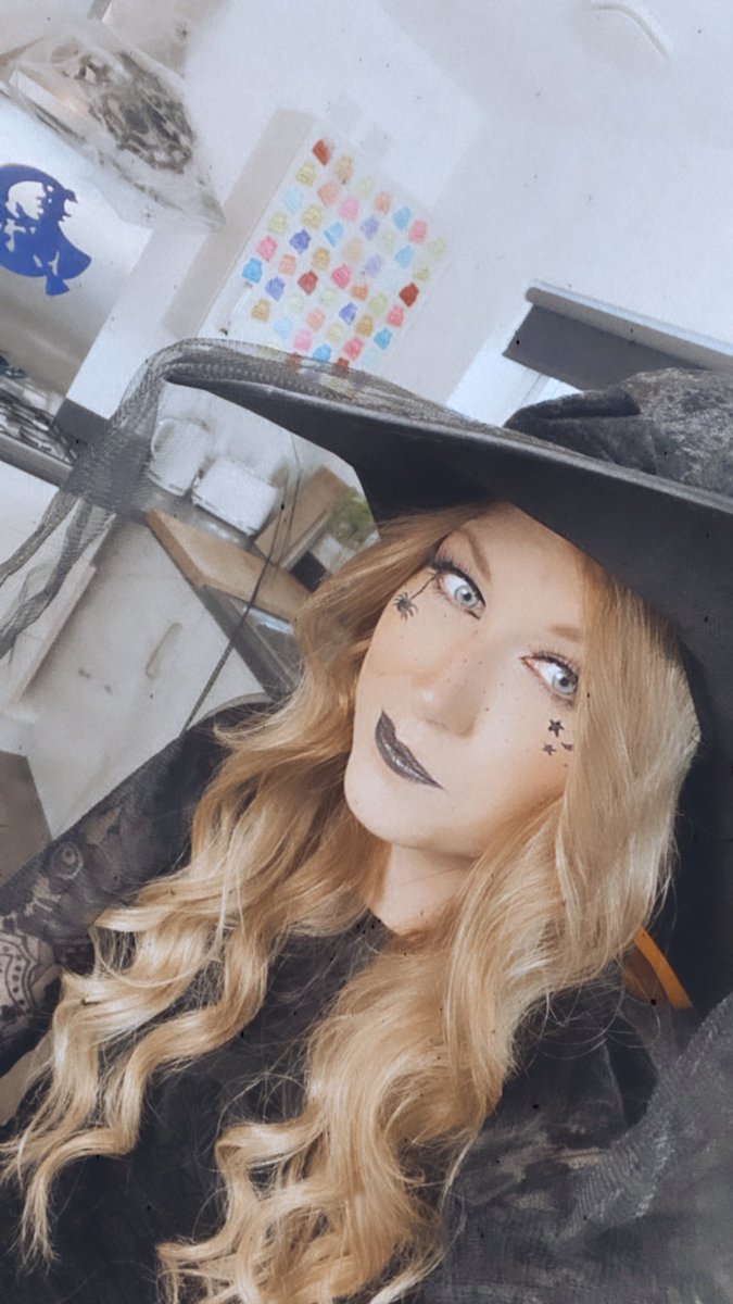 LIVE on Twitch RIGHT NOW! 🔴 all the pumpkins! 🎃 👻  #twitchfoodanddrink

twitch.tv/copperconfetti