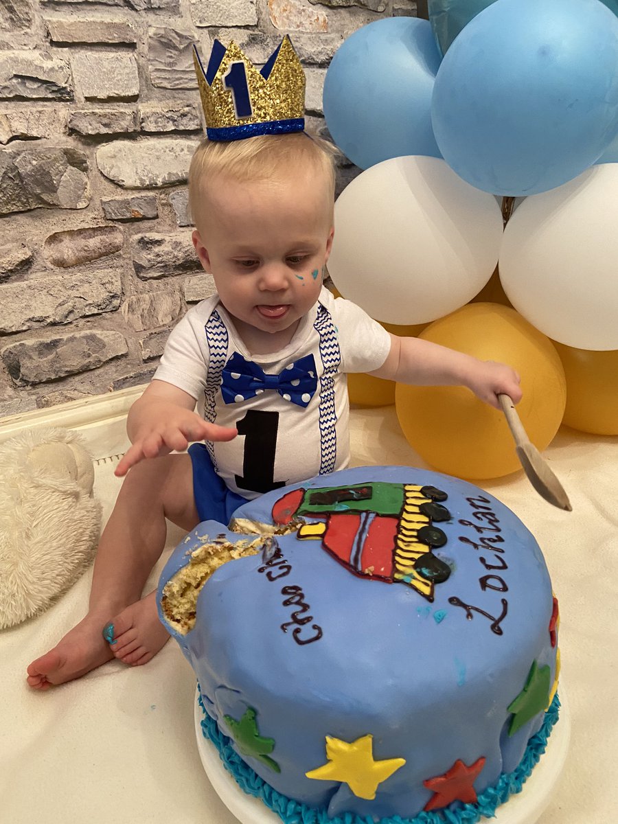 ashleigh__dean's tweet photo. DIY CAKE SMASH 💥 https://t.co/ZfsjnOMxzi