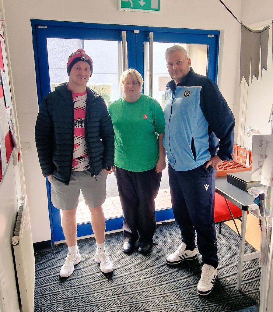 ButchersArmsAFC's tweet image. This afternoon, @r3ggy1975 and @josh7smithh visited @salvationarmyuk Aberdare, where they donated food that the Players and Management have collected throughout the month of October. #UppaButch

facebook.com/salvationarmya…