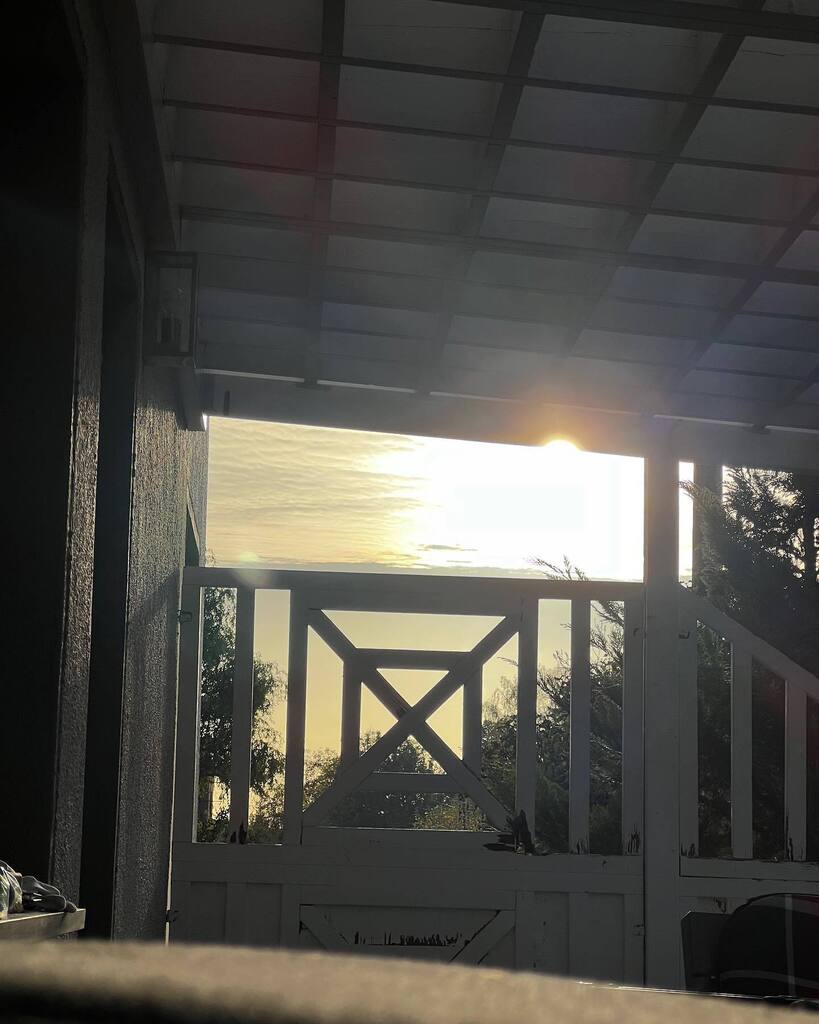 seni_bl's tweet photo. #ontheporch #rightnow #nofilter #relaxingmode #tw https://t.co/04KO257eu9 https://t.co/JzG3pfOLxh
