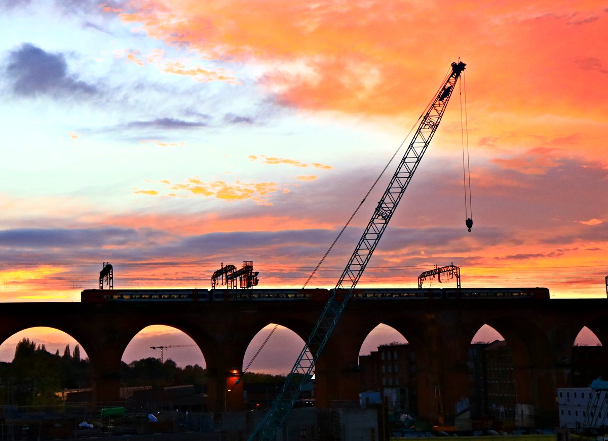 MeleeWilmslow's tweet photo. Yesterdays amazing sunset in Stockport https://t.co/7dAVnAOJCn
