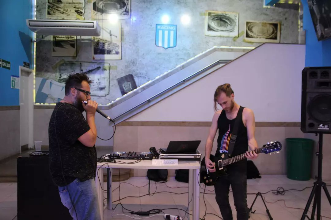 DptoCultEHistRC's tweet photo. La cita se dió en el recinto de honor del estadio Presidente Perón y los presentes pudieron disfrutar de la música del DJ @PayoPacin y Abzurda, además de Changuito y Tita de @RacingSolidario.

Al finalizar, se les otorgó un presente a cada equipo. https://t.co/Xh7lX6IGGi