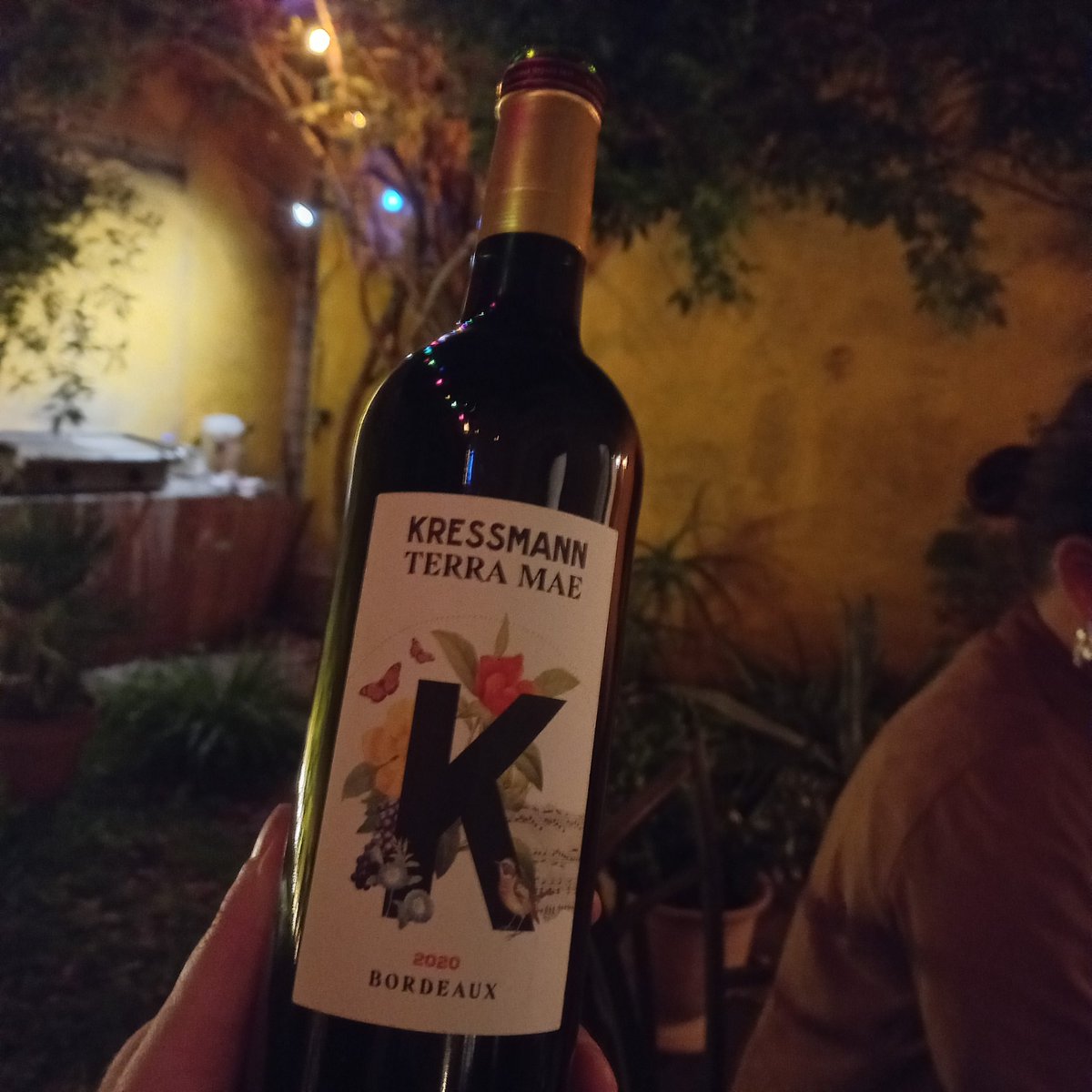 Fruités gourmands surprenants. Vins de copains/copines. On est bien sur <a href="/PlaneteBordeaux/">Planete Bordeaux</a>. Coups de coeur 2022 catégorie Informels.
Kressman Terra Mae #vin
#Bordeaux