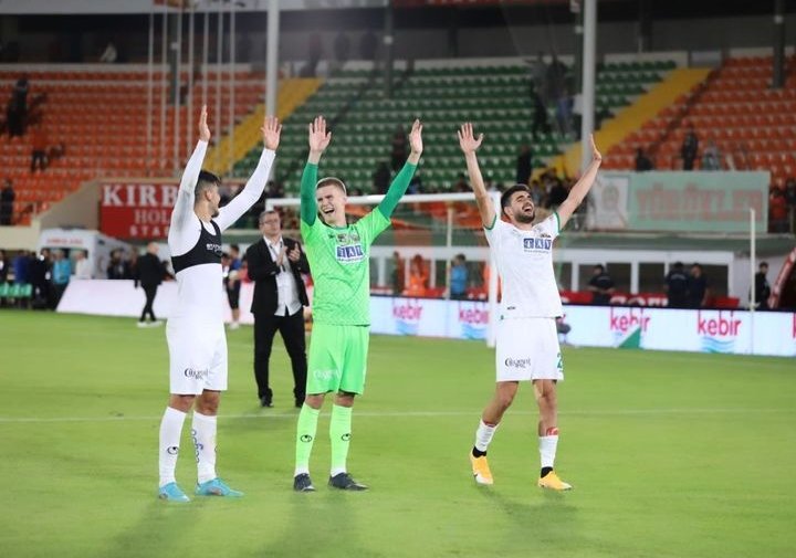 433alanya's tweet photo. Artık bizden biri!
#RunarAlexRunarsson #Alanyaspor https://t.co/WrcNowgXIY
