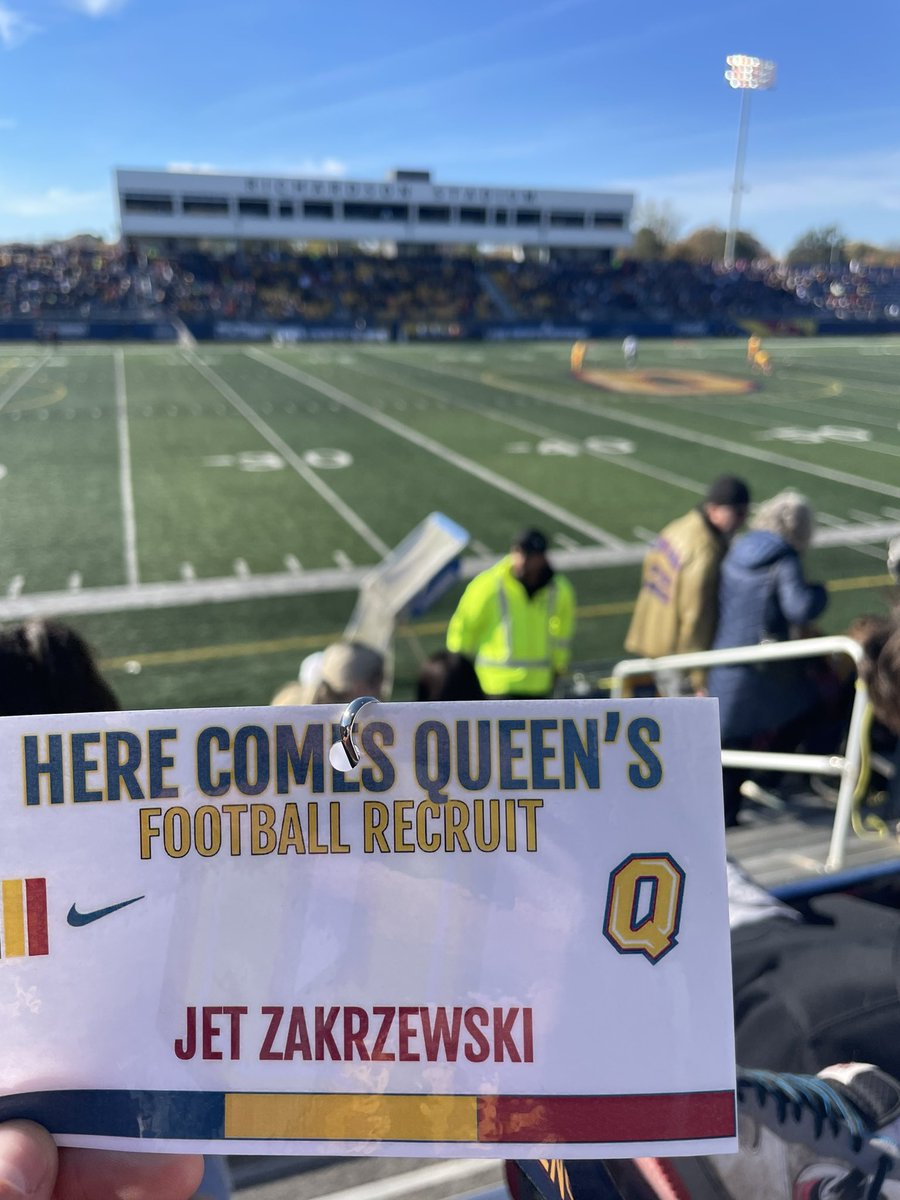 Thank you <a href="/Queens_Football/">Queen's Football</a> for having me out on a game day visit, good luck in the playoffs! <a href="/SteveSnyderQ/">Steve Snyder</a> <a href="/CoachNezQU/">Coach Nesbitt</a> @CoachDavidson_ <a href="/coachtflaxman/">Tom Flaxman</a>