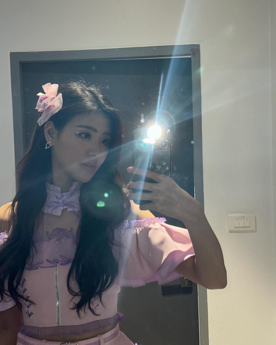 saltedgeeze's tweet photo. ยืนหนึ่งตำแหน่งคนสวยขา เลิกสวยอันตรายได้แล้วค่ะ พี่จะวู #gygeebnk48 https://t.co/d1BnqyWJCU