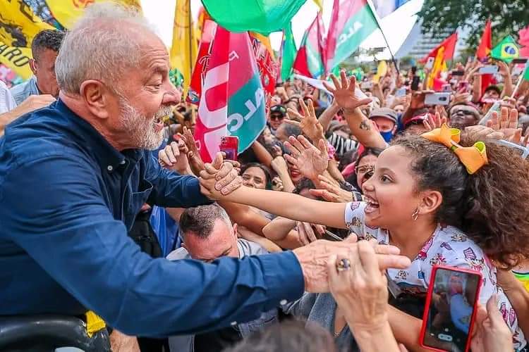 "No se trata de un hombre...se trata de un pueblo" ✊🏻 🇧🇷

#LulaPresidente2022