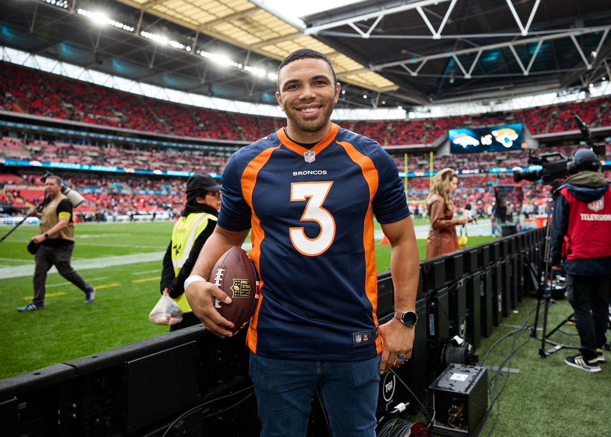 Another receiving option for Russell Wilson? 👀 @BryanHabana 🇿🇦 enjoying some 🏈 at Wembley! 📸 @NFLUK