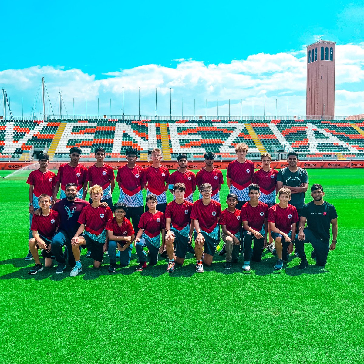 themeeran7's tweet image. The best thing about memories is making them.
.
#AlphaCoach #HardestWorkerInTheRoom #AlphaFootballAcademy #VeneziaFC #SummerCamp #Oman #Italy #Throwback 🇴🇲🇮🇹