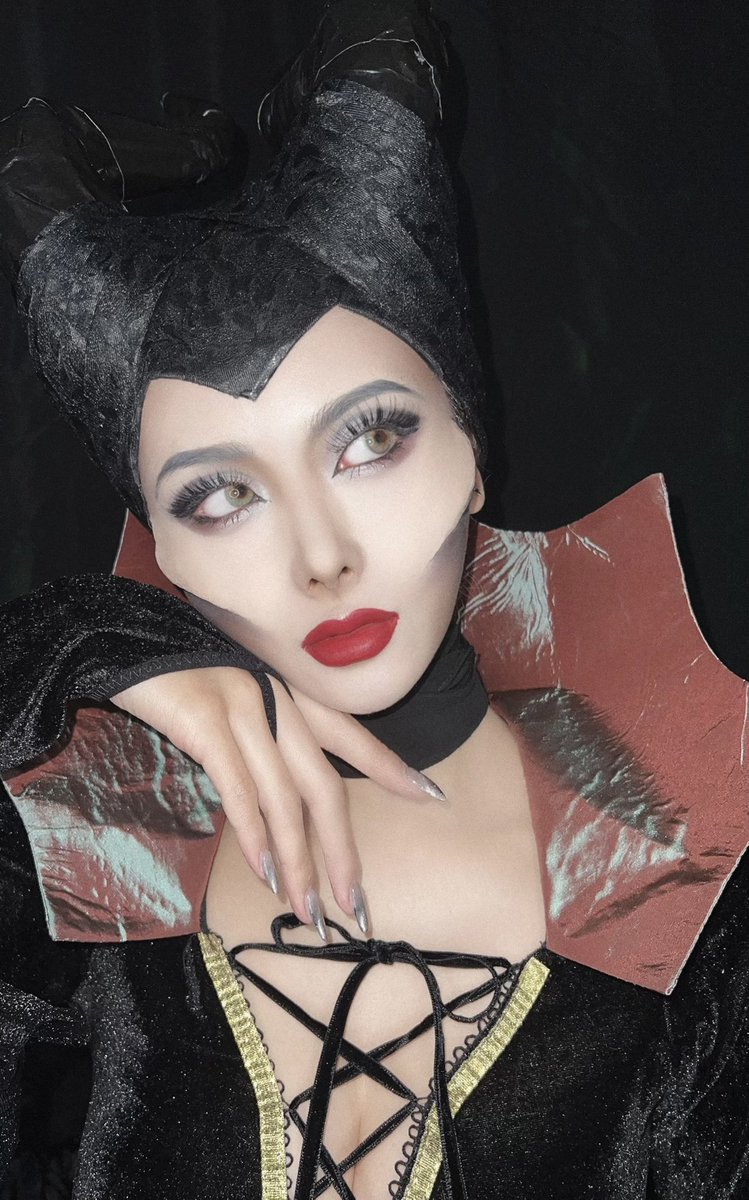 aya_cos_mo's tweet photo. マレフィセント🥀

#マレフィセント #コスプレ
#Maleficent #cosplay 
#makeup https://t.co/5NF4TeNgzb