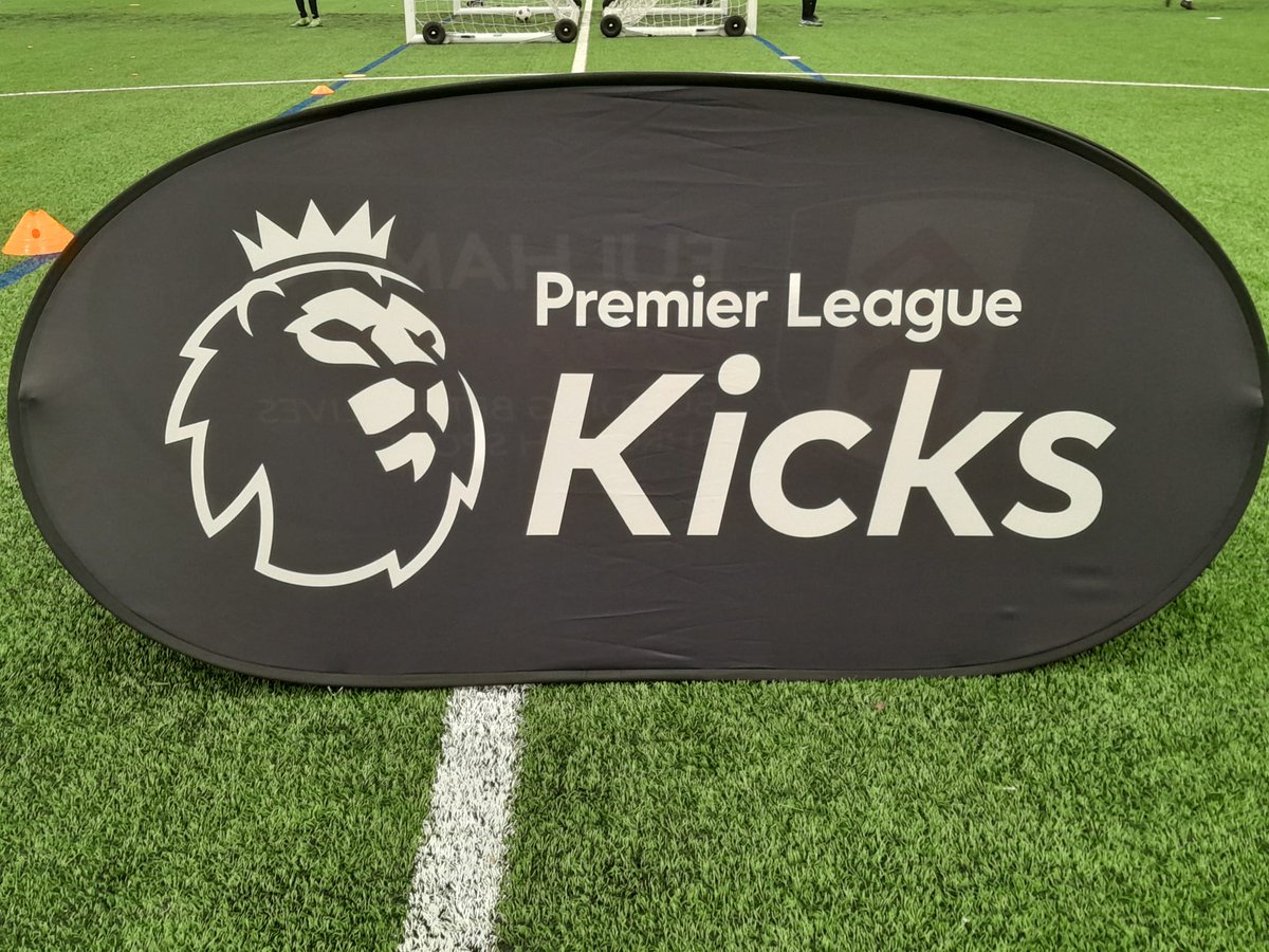 MPSCommunities's tweet photo. The Premier League Kicks &amp; MPS Opportunities event is in full swing with some fantastic ⚽️ on show. All participants are also getting opportunities to speak with MPS officers from a variety of commands. All working together for a safer London @FulhamFCFound @PD_DexterWBDOG https://t.co/UZNdsCF8rJ