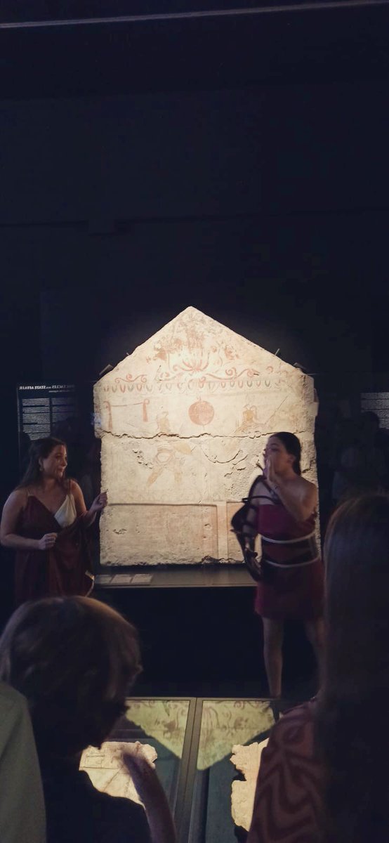marqalicante's tweet photo. Silencio 🤫 
Ha comenzado la visita teatralizada de la exposición “Gladiadores. Héroes del Coliseo” con Flavia y Parda
#MARQGladiadores https://t.co/cmMItt9vjb