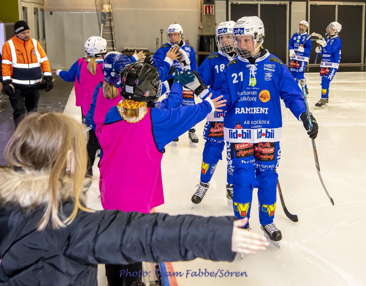 Vilken premiär det blev igår 😍.

Se alla bilder från premiären mot Sunvära här: vlbk.se/bildgalleri/20….

#VLBK #Lidköping
#Elitserien