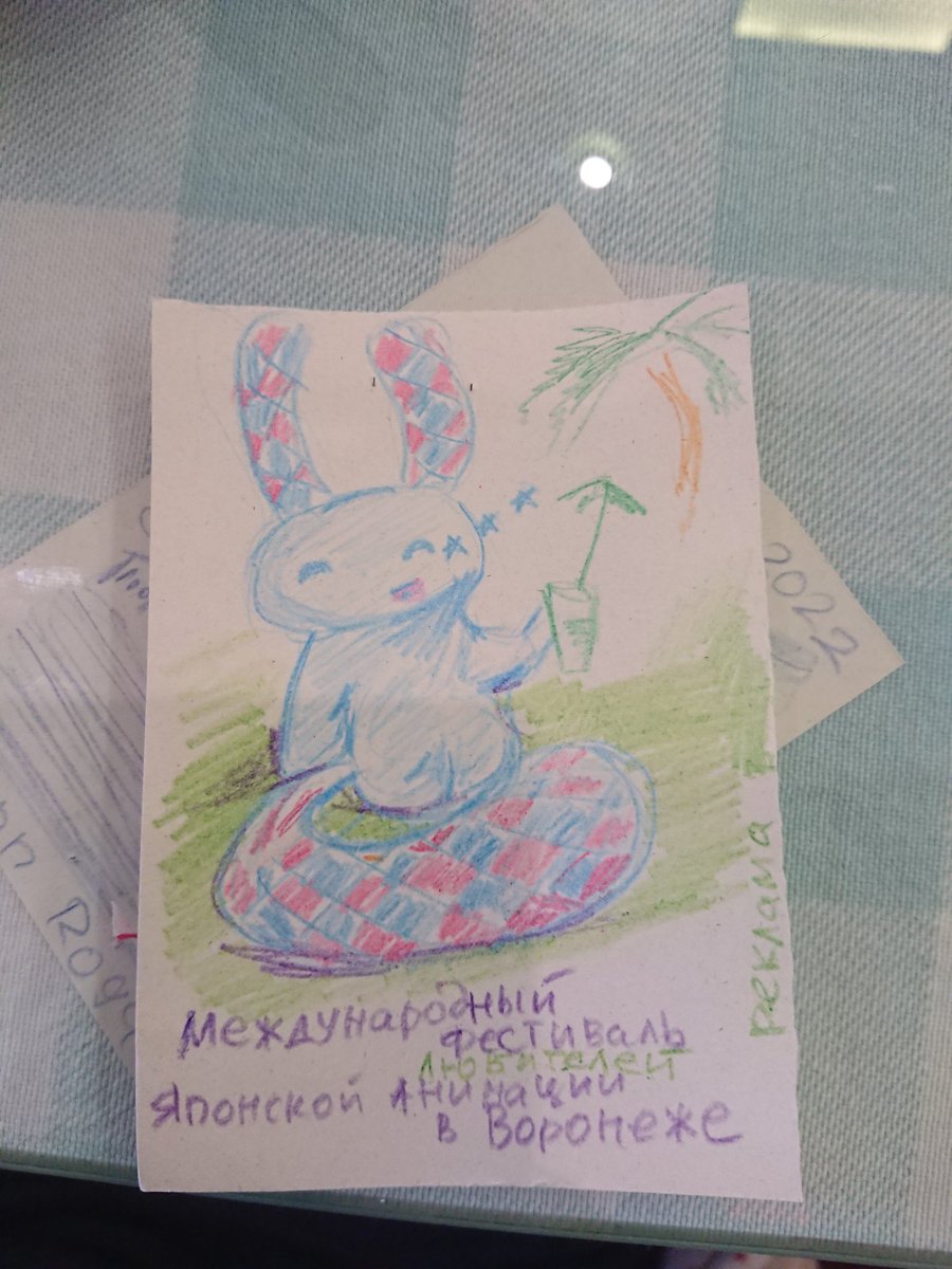 astis's tweet photo. На Абашидзе 13 офигенная кафе Chocolatte coffee room, буквально 5 столиков, пьём глинтвейн, ели супь и вафли и блинчики и у них дают карандаши пока ждёшь) потом итог можно под стекло на столик сунуть. Вот мой вклад. https://t.co/E4QJQbi3Lb