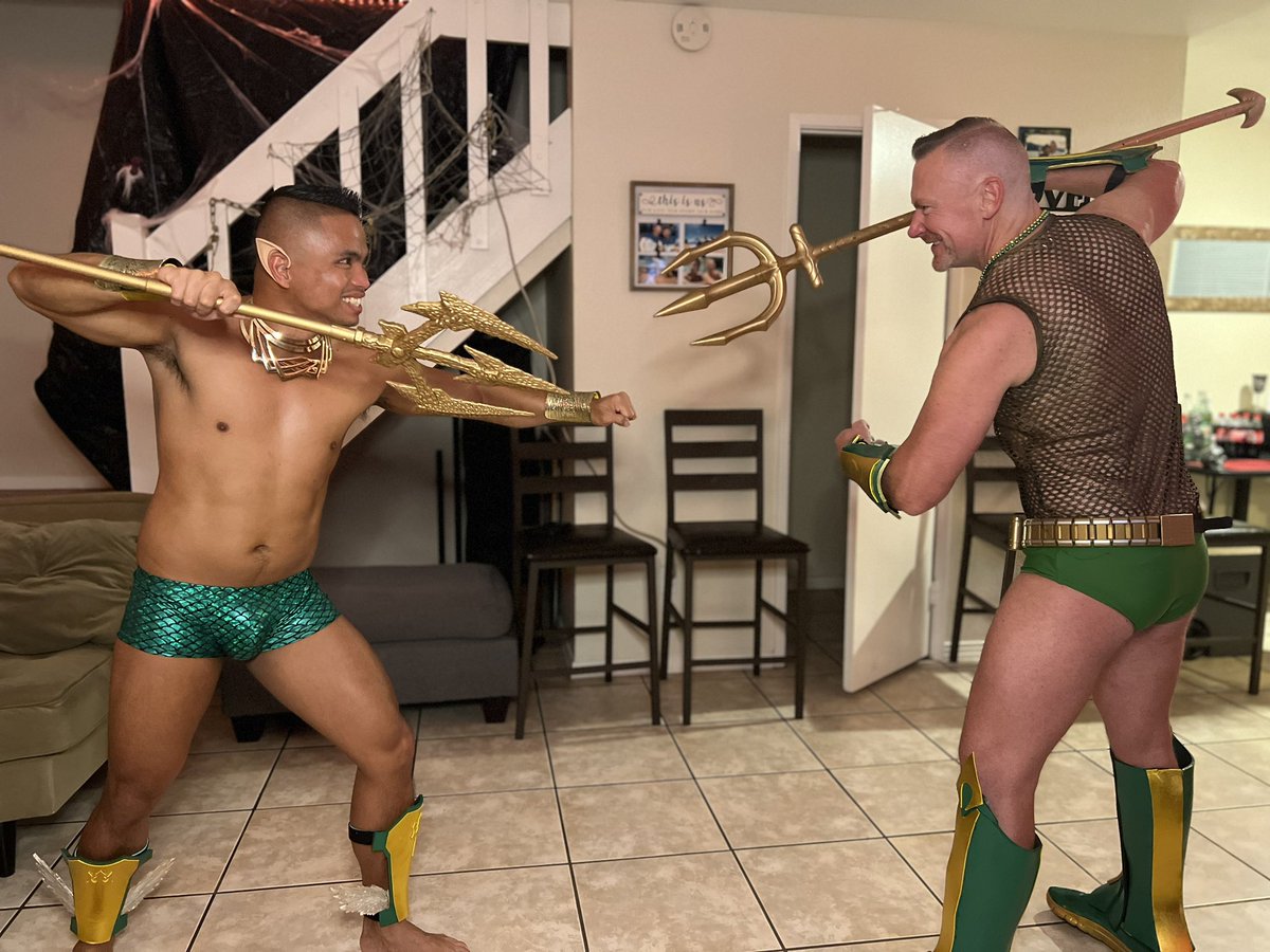KoleLaytonKing's tweet photo. Halloween Party #namor #namorthesubmariner #aquaman #arthurcurry #dcuniverse #dceu #marvel #battleofatlantis #Halloweenparty https://t.co/8uwozXDF4u