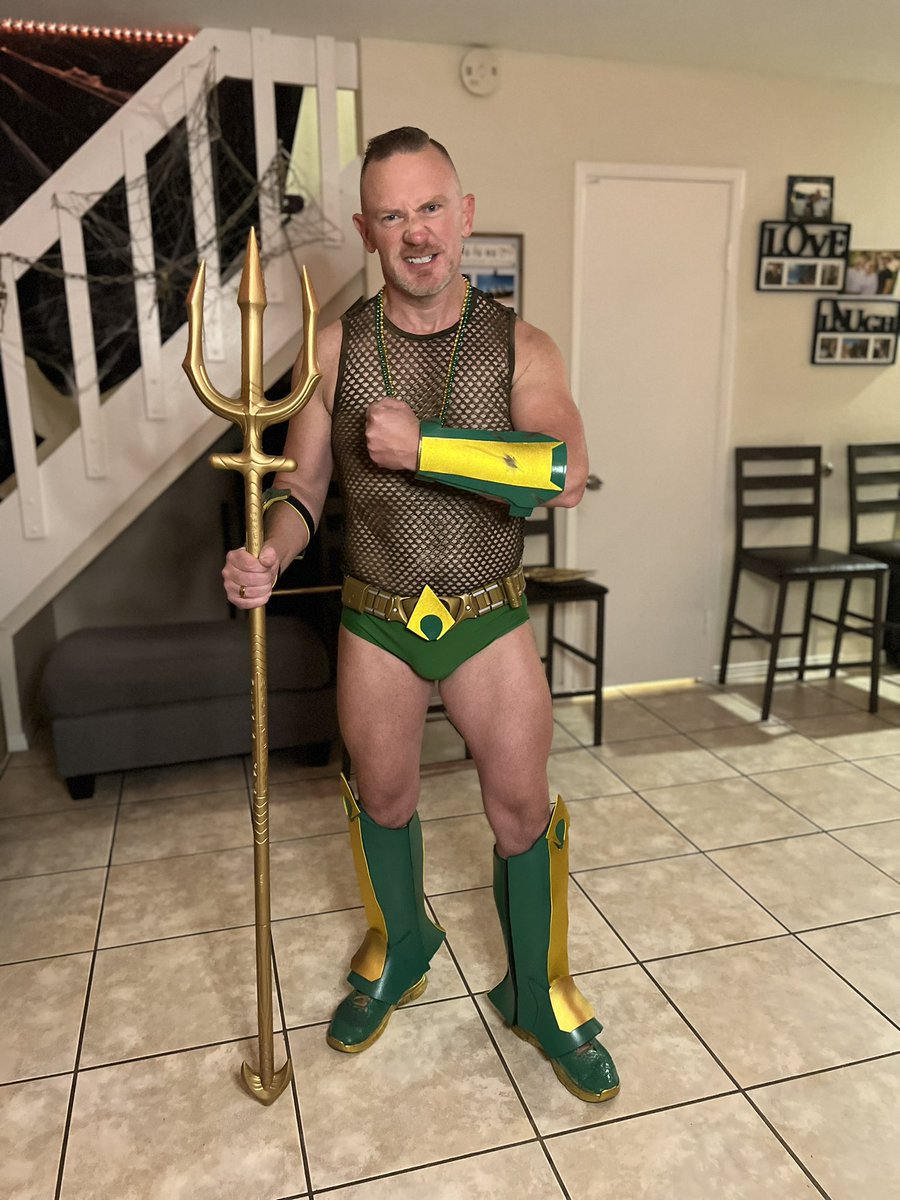 KoleLaytonKing's tweet photo. Halloween Party #namor #namorthesubmariner #aquaman #arthurcurry #dcuniverse #dceu #marvel #battleofatlantis #Halloweenparty https://t.co/8uwozXDF4u