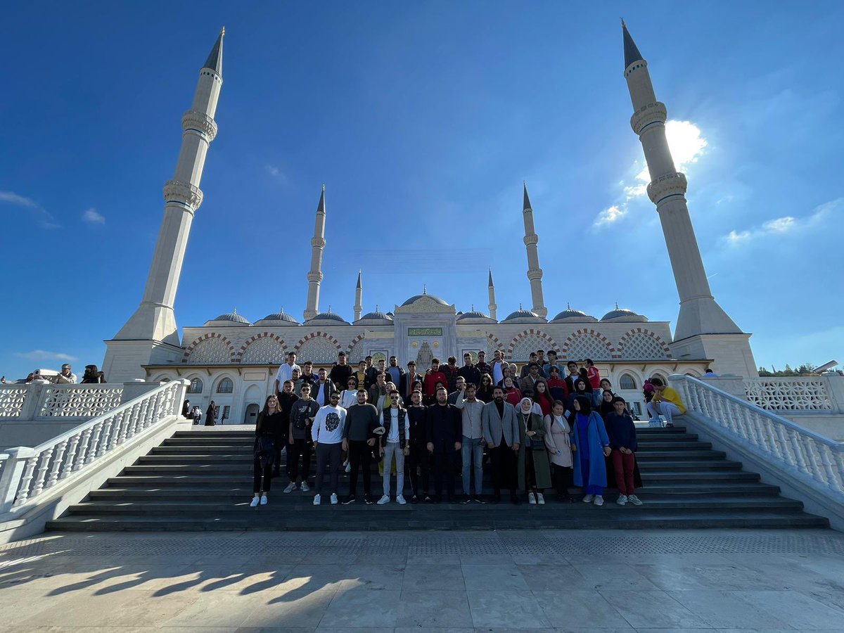 📍Büyük Çamlıca Camii

Nakkaştepe Millet Bahçesi programından sonra dördüncü durağımız, Büyük Çamlıca Camii’yi <a href="/altindagakgnc/">AK Gençlik Altındağ</a> Yeni Seçmen kardeşlerimizle ziyaret ettik.