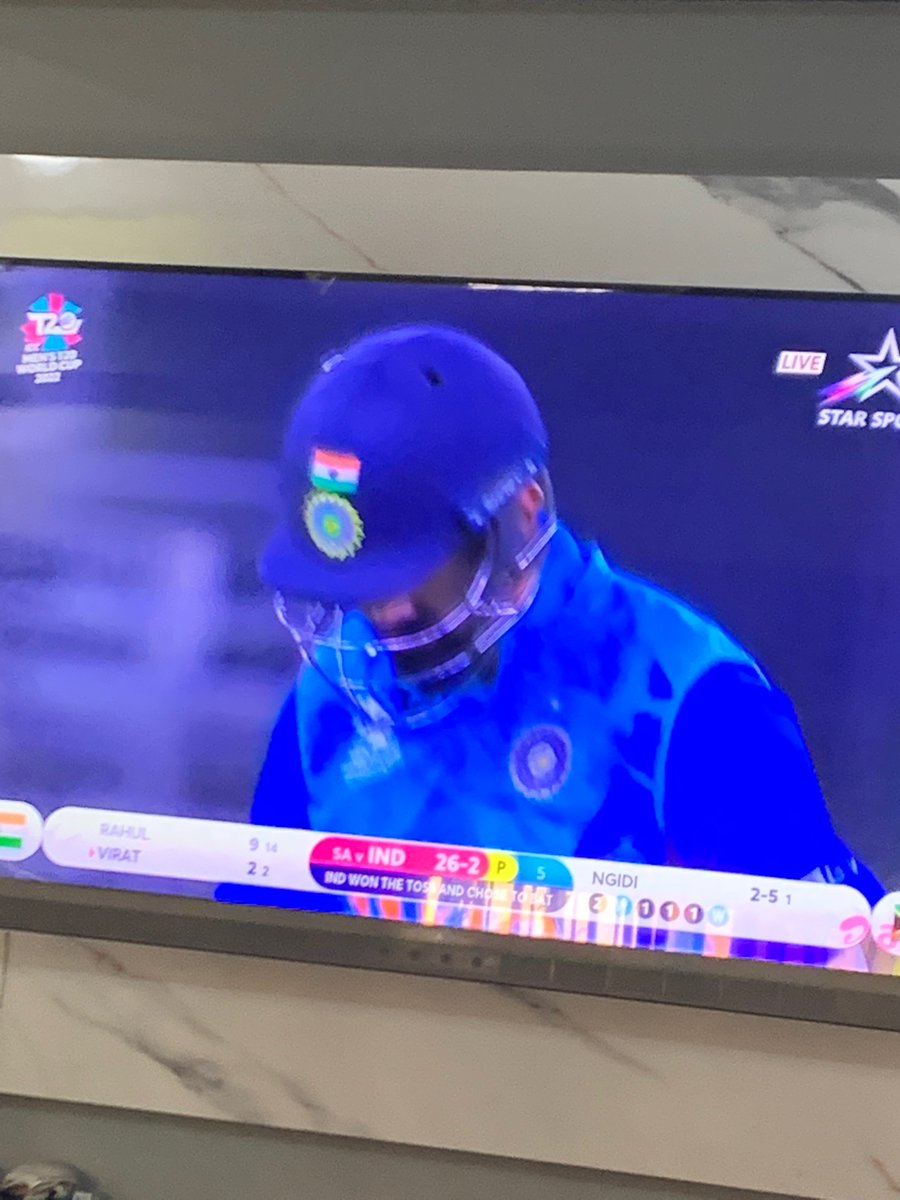 ananyamcs's tweet photo. Oh Rahul (Dravid) (KL) Rahul
Is spoiling your name and hurting Team India big time - The Lame Duck
@BCCI @rahuldravid_ind https://t.co/eBpJShvhIR