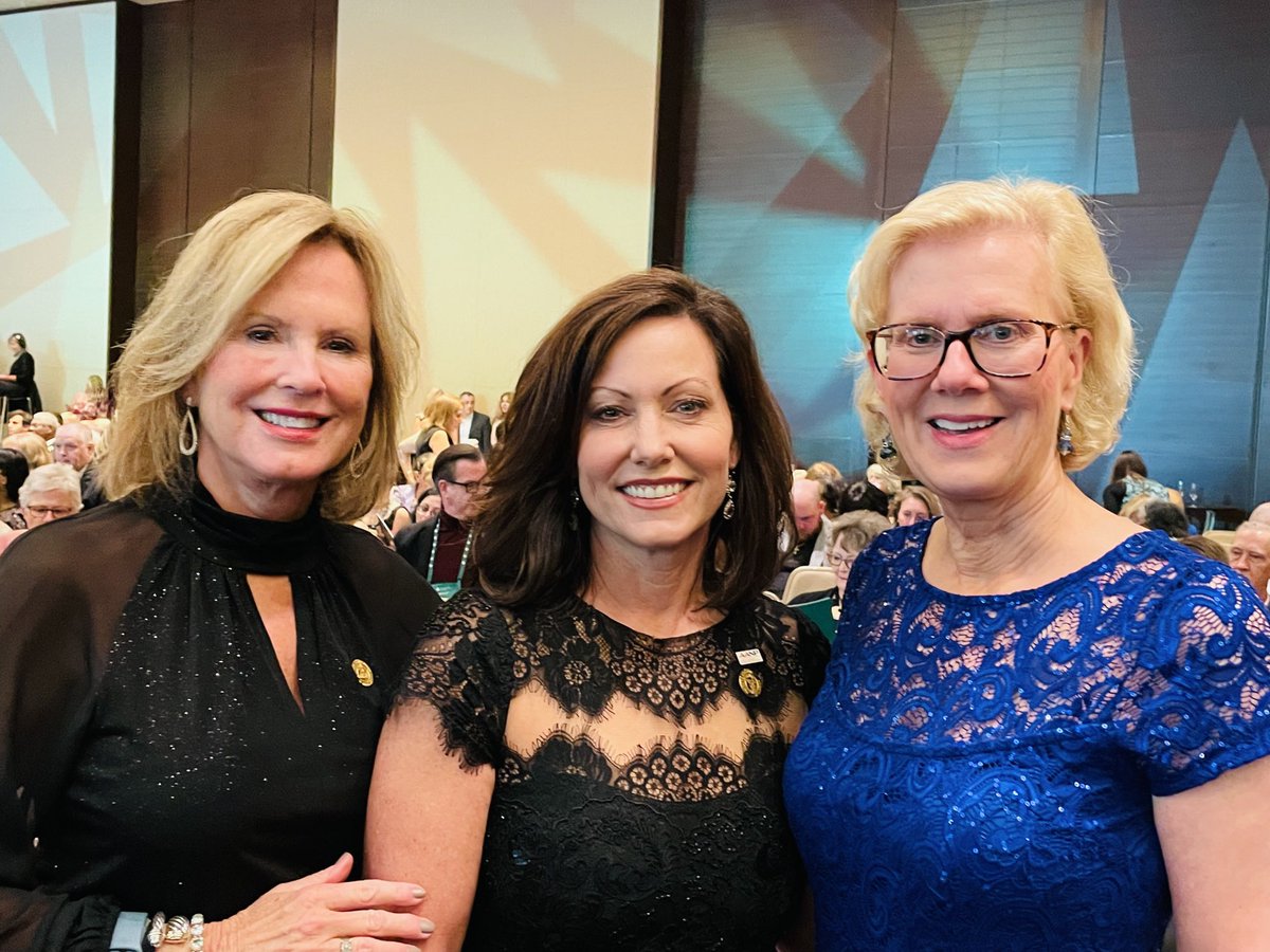 PresidentAANP's tweet photo. Lovely to see many ⁦@AANP_NEWS⁩ NP Members this week ⁦@AAN_Nursing⁩ Congratulations!! 🎉🎊⁦#NPsLead !! https://t.co/liyh6dxYLC