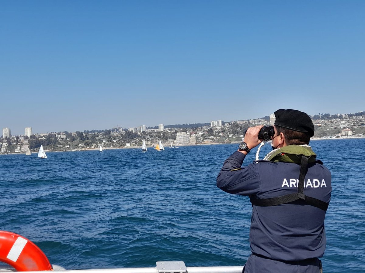 Capuertovalp's tweet photo. Este fin de semana largo, junto a nuestro personal, estamos alerta, por tierra y mar, para resguardar la #Seguridad de todos.
NO TE ARRIESGUES, EVITA MULTAS INNECESARIAS Y CUIDA A QUIENES TE ACOMPAÑAN.
@DGTM_Chile 
@Armada_Chile https://t.co/GmKavXpOYK