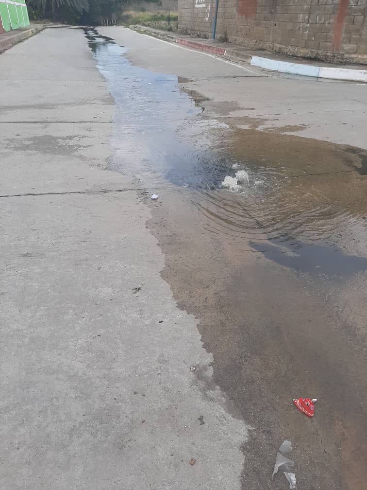 guilartenelson's tweet photo. Vecinos de Villas de San Antonio Sur piden solucion a este problemas, ellos se preguntan si @CruzLairet2021 sabe dónde queda este sector o se le olvidó ya que tienen años q no le ven la cara. ASI ESTÁN LAS CLOACAS CADA VEZ Q LLEGA EL #AGUA
#Denuncia
#UnidosPorGarcia 
#SanAntonio https://t.co/s2hNCebUa4