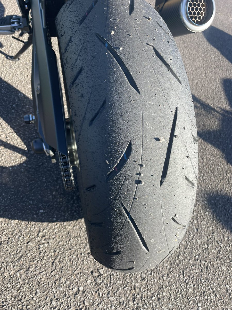 SuZ900's tweet photo. 今日はサーキット走行楽しんできました😄
初めてオートポリス走れて大満足☺️ https://t.co/AWJ31MpgaT