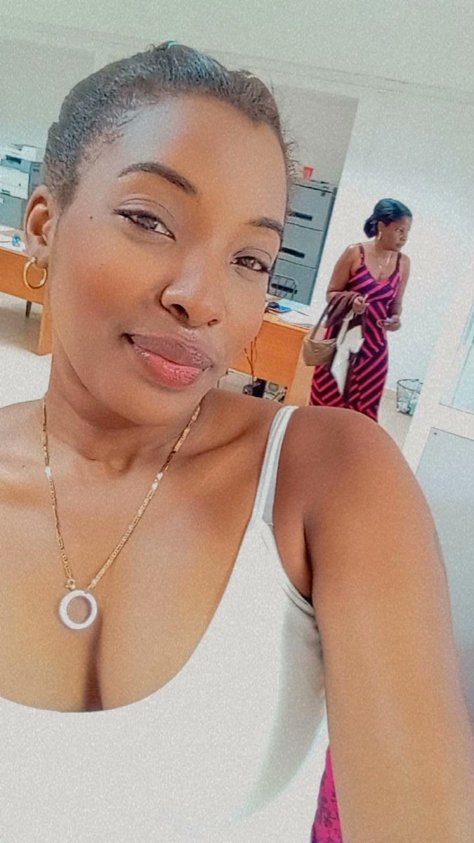 Tomarle fotos desprevenida a mamuchi es mi pasión 😅😌😁