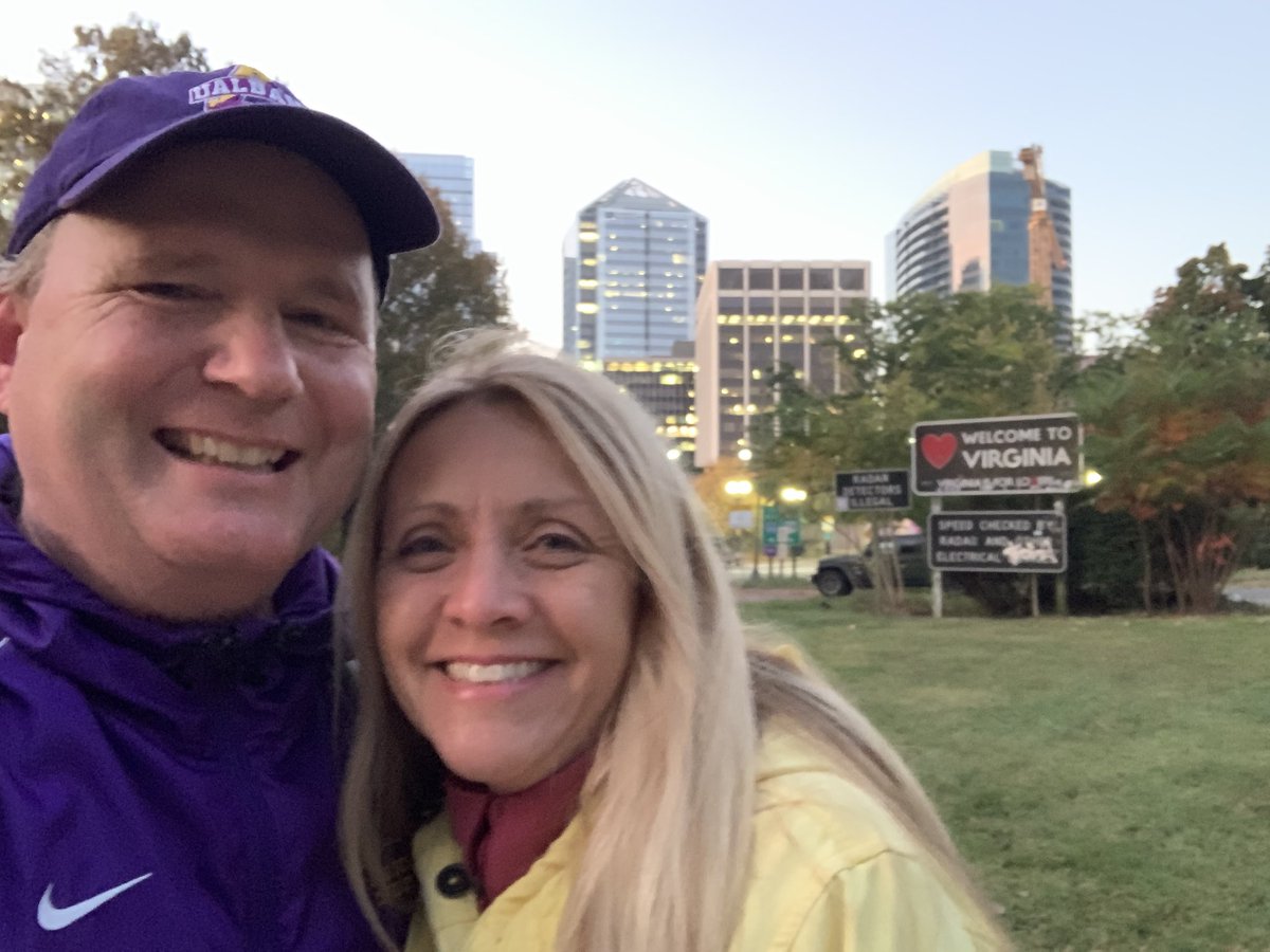 Early start on the bikes to catch Cara &amp; Ryan <a href="/Marine_Marathon/">Marine Corps Marathon</a> We are in VA at mile one. Here we go!! <a href="/LieshaSherman/">Liesha Sherman</a> <a href="/Mike_MacAdam/">Mike MacAdam</a>