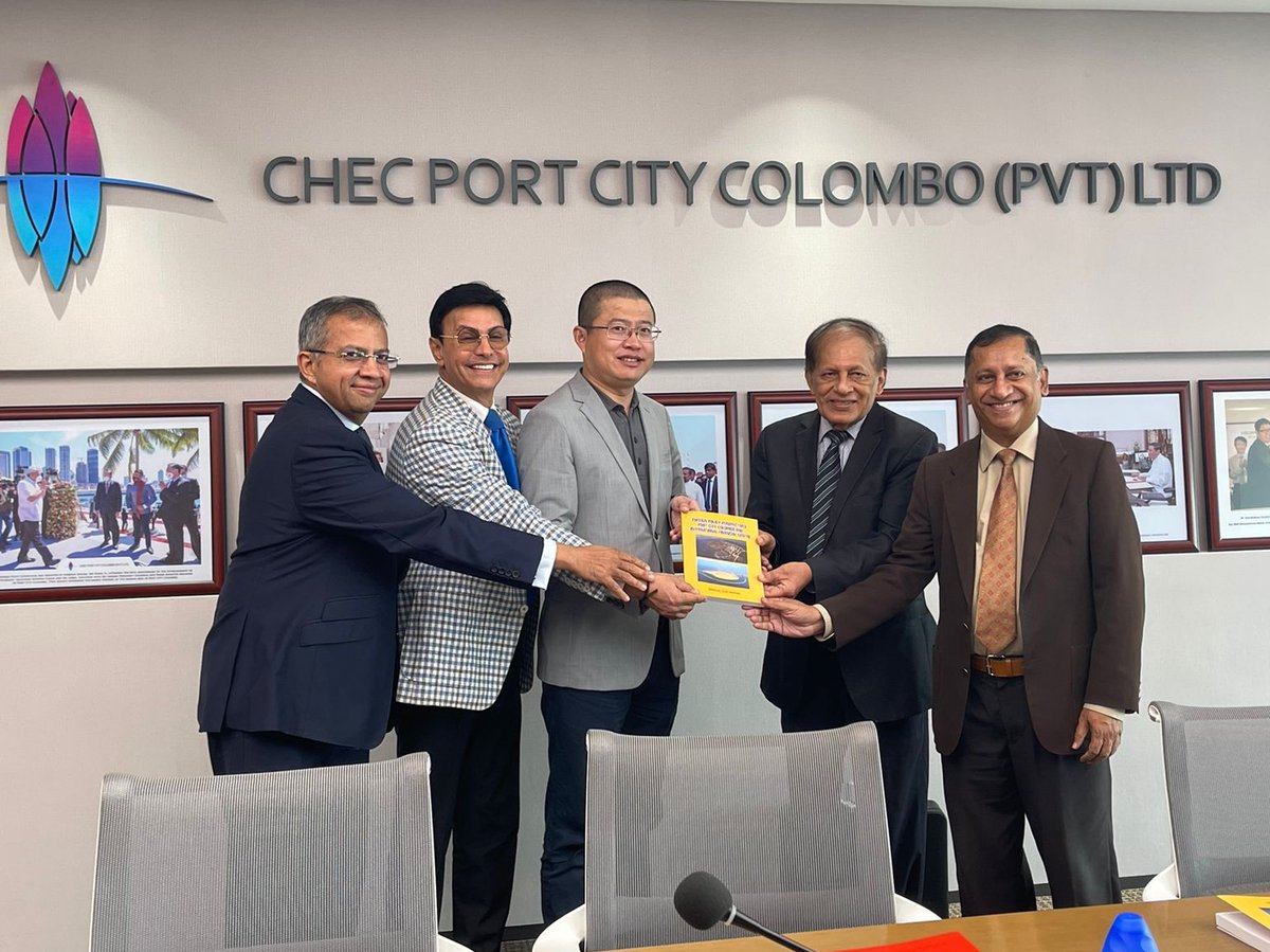 BadoerInvest's tweet photo. Badoer Invest @PortCityColombo  Team with Mr Yang Lu ( Center of the Photo) Managing director of Port City.  More detailed presentation of each Team will be released https://t.co/q8IiTQVrFC