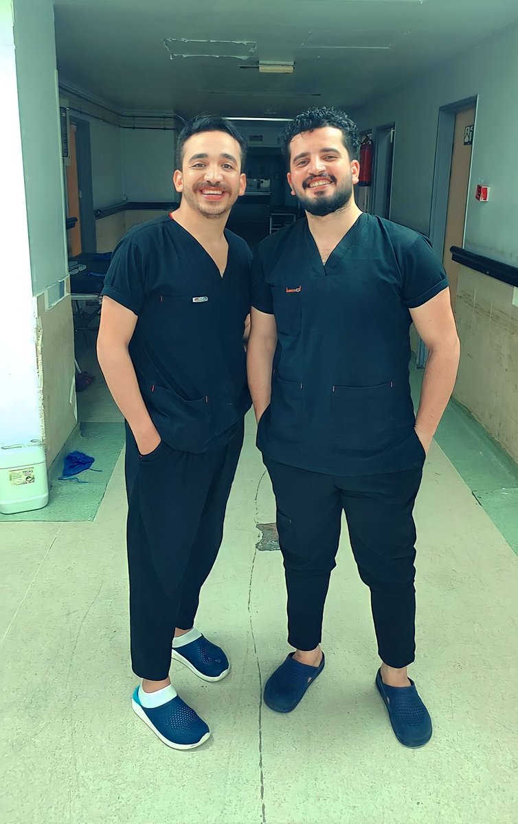 بمجرد نظرة بنلفت الأضواء تخيل لو ضحكنا🖤🍂