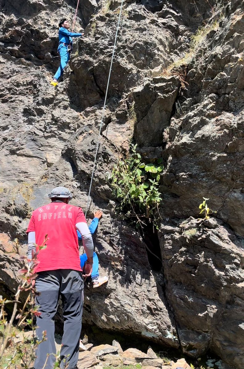 nssbbsr's tweet photo. NSS Volunteers of Odisha participated in rappelling and rock climbing during the National #AdventureCamp 2022 at #ABVIMAS Narkanda Centre, Shimla, HP organised by @YASMinistry and @_NSSIndia https://t.co/M8zvG6Lsal