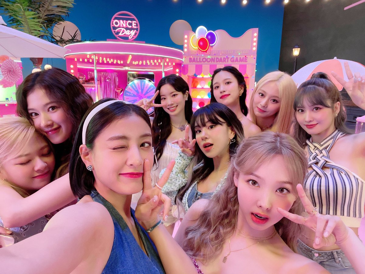 38pTwice's tweet photo. TWICEに素敵な賞をプレゼントできますように…✨✨

#MAMAVOTE
#TWICE https://t.co/fRv0HBpcJ8