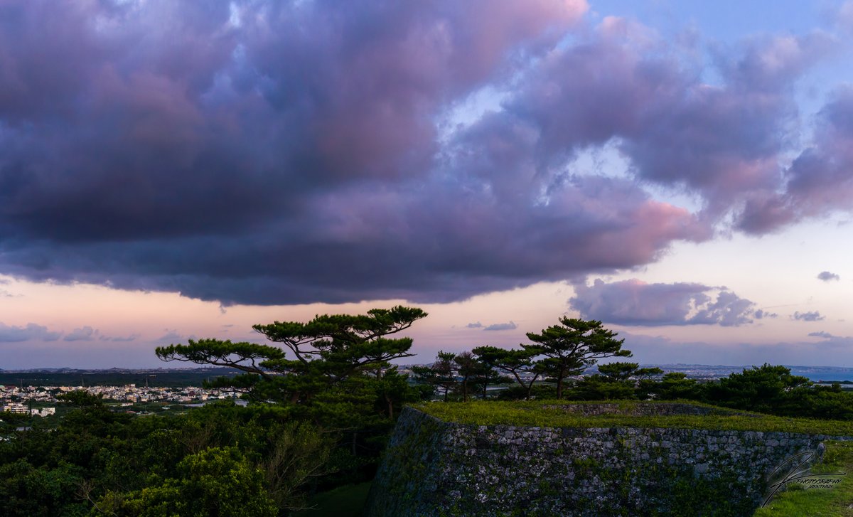JayKthnx's tweet photo. "Contrast"
Full Spectrum Sony A6600, Sigma 30mm F1.4 DC DN, 1/100 at 10, ISO 100
#landscapephotography #sunsetphotography #islandlife #SonyAlpha #a6600 #Pink #blue #Clouds #History #castlegrounds #座喜味城 #PicOfTheDay #写真好きな人と繋がりたい https://t.co/4i9vKMqAjN