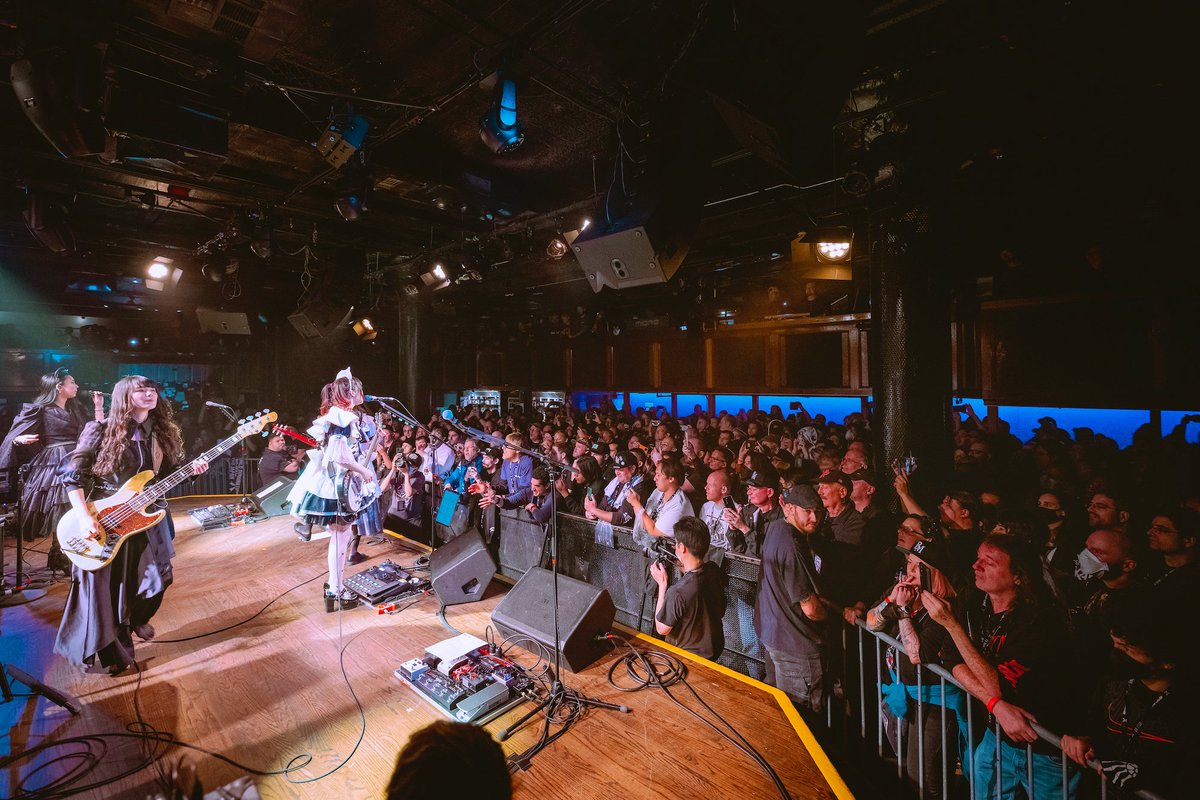 🤘 @bandmaid mesmerizing the crowd in Boston last night ⚡️