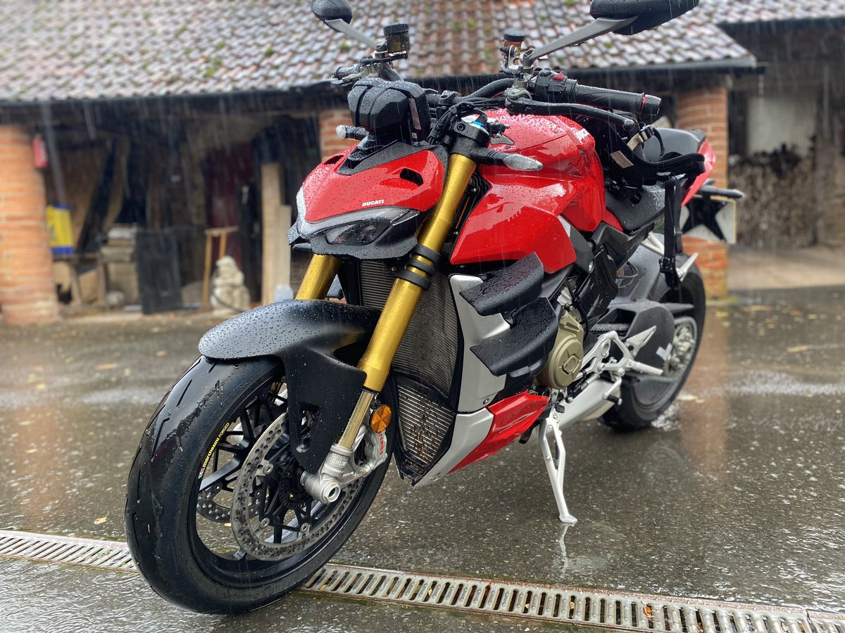 Richard Hammond (@richardhammond) on Twitter photo …..and then some days I wouldn’t mind living a bit closer. …..and then some days I wouldn’t mind living a bit closer.