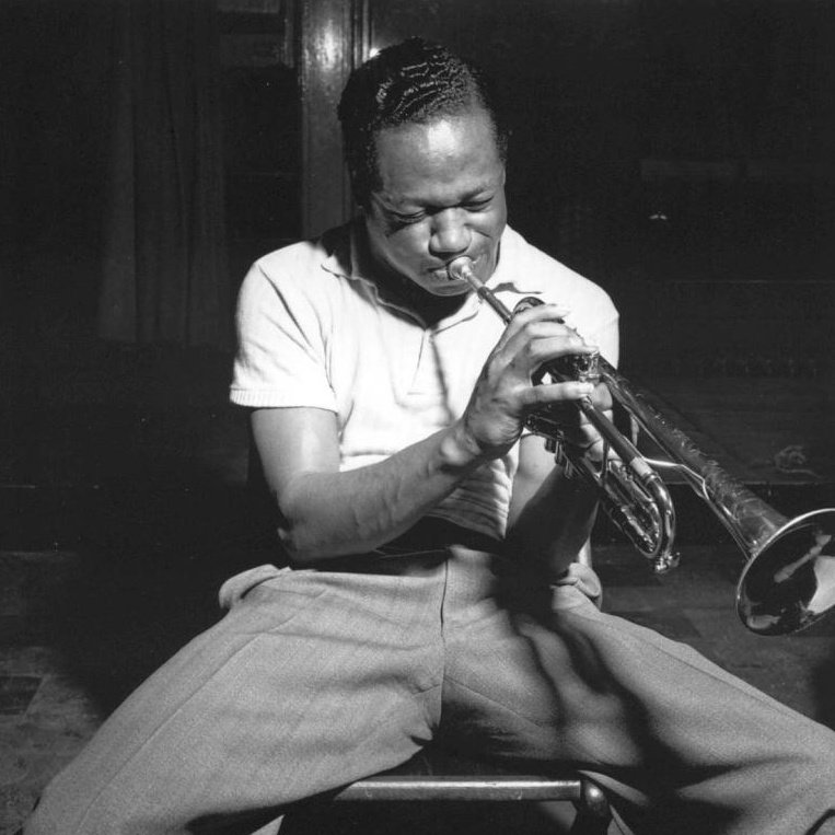 He lived until the age of 25 and still left such a legacy. Born on this day in Wilmington, DE: (today is a perfect day to dive into some Brownie!!) Clifford Brown 🎺👇🏾