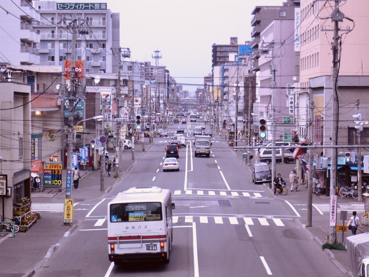 Junya_to_you's tweet photo. 街はゆっくりと姿を変えてゆく。だからいつだって目の前にある景色を残しておくべきなんだよ。
(2005↔︎2022) https://t.co/SLJ4eb9Qnb